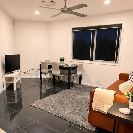 Self-contained Unit In Highgate Hill Holiday home