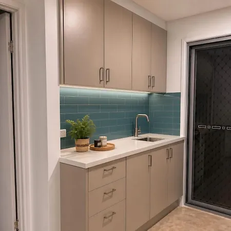 Self-contained Unit In Highgate Hill Holiday home *