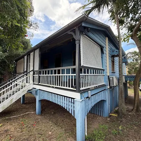 Charming Queenslander Sleeps 6 Near Cbd And Park Holiday home *