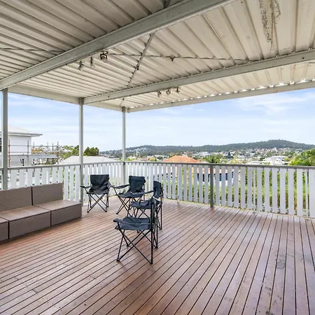 Elegant 4-bedroom Upper-level In Camp Hill Holiday home