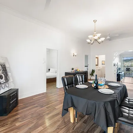 Elegant 4-bedroom Upper-level In Camp Hill *