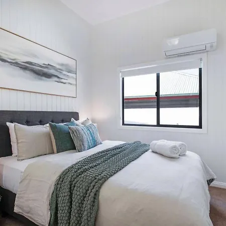 Retreat - 4bed Holiday home *