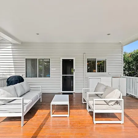 Restored Queenslander Cottage-private Pool&garden