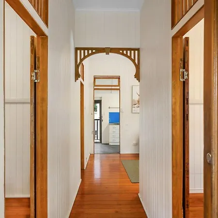 Holiday home Charming Queenslander Sleeps 6 Near Cbd And Park *