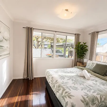 Holiday home Chic Urban Escape In Norman Park - Brisbane