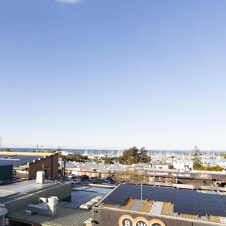 Bayside 4br Family Retreat | Walk To Manly Harbour Holiday home