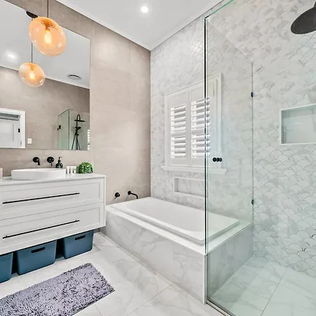 Restored Queenslander Cottage-private Pool&garden *