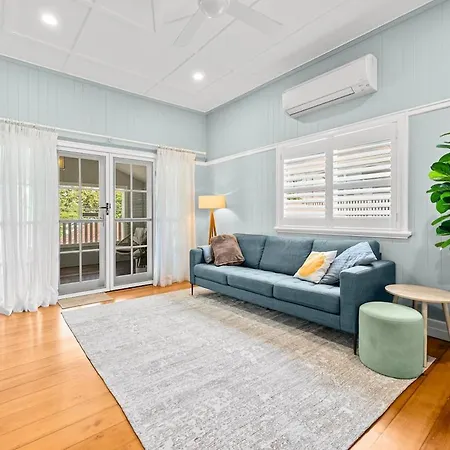 Restored Queenslander Cottage-private Pool&garden