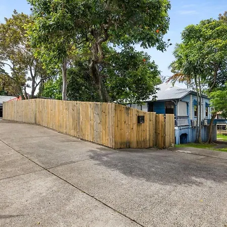 Charming Queenslander Sleeps 6 Near Cbd And Park Holiday home Brisbane