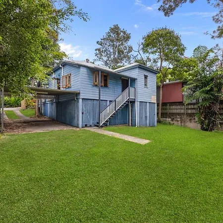 Charming Queenslander Sleeps 6 Near Cbd And Park Holiday home Brisbane