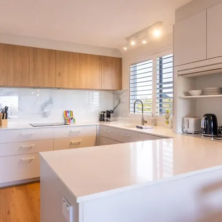 Bayside 4br Family Retreat | Walk To Manly Harbour Holiday home