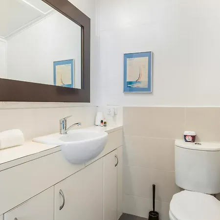 Elegant 4-bedroom Upper-level In Camp Hill *
