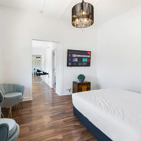 Holiday home Elegant 4-bedroom Upper-level In Camp Hill *