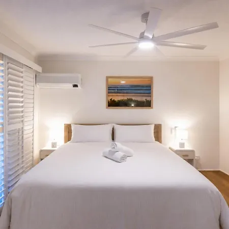 Bayside 4br Family Retreat | Walk To Manly Harbour Holiday home