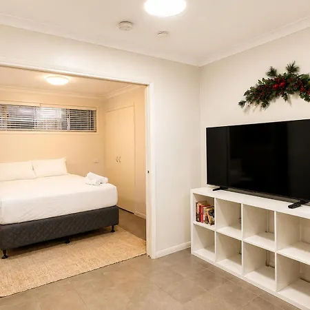 1bed 1bath Ground Floor West End *