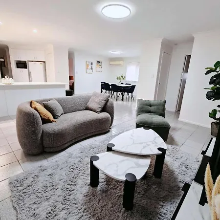 Sunnybank Hills Walkable Retreat Holiday home *
