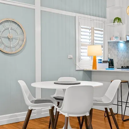 Restored Queenslander Cottage-private Pool&garden *