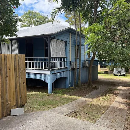 Charming Queenslander Sleeps 6 Near Cbd And Park * Brisbane
