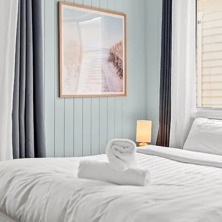 Restored Queenslander Cottage-private Pool&garden Brisbane