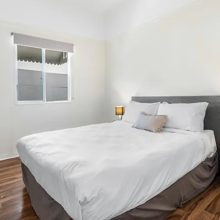 Elegant 4-bedroom Upper-level In Camp Hill *