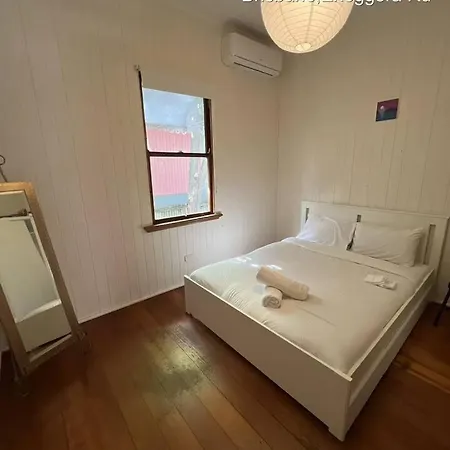 Charming Queenslander Sleeps 6 Near Cbd And Park Holiday home