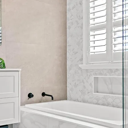 Holiday home Restored Queenslander Cottage-private Pool&garden
