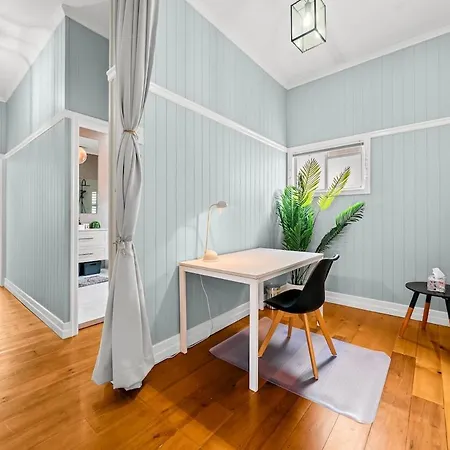 Restored Queenslander Cottage-private Pool&garden Brisbane