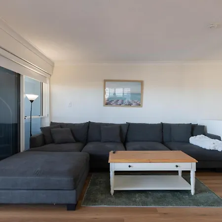 Bayside 4br Family Retreat | Walk To Manly Harbour Holiday home