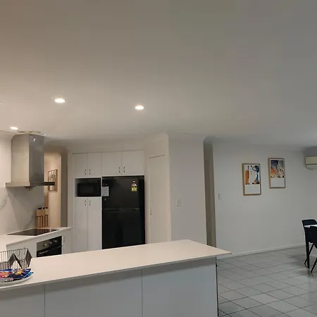 Sunnybank Hills Walkable Retreat