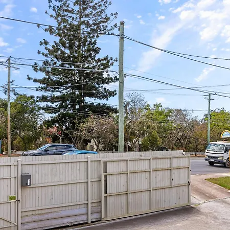 Elegant 4-bedroom Upper-level In Camp Hill
