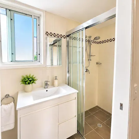 Holiday home 1bed 1bath Ground Floor West End
