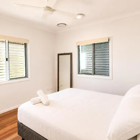 Charming Queenslander 3 Bed 1 Bath In West End