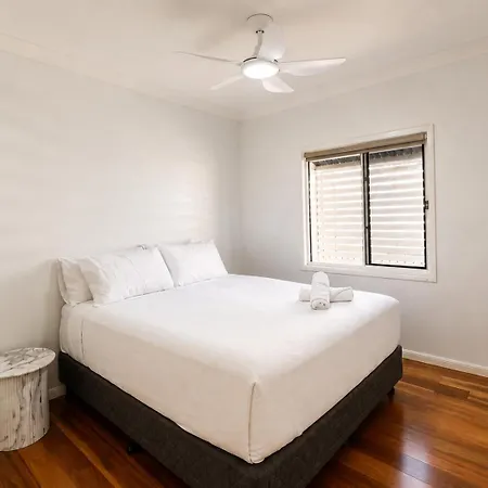 Charming Queenslander 3 Bed 1 Bath In West End *