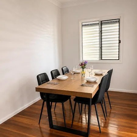 Charming Queenslander 3 Bed 1 Bath In West End Holiday home *