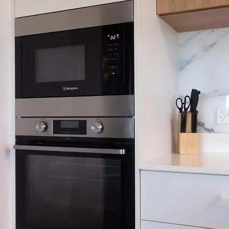 Bayside 4br Family Retreat | Walk To Manly Harbour Holiday home *