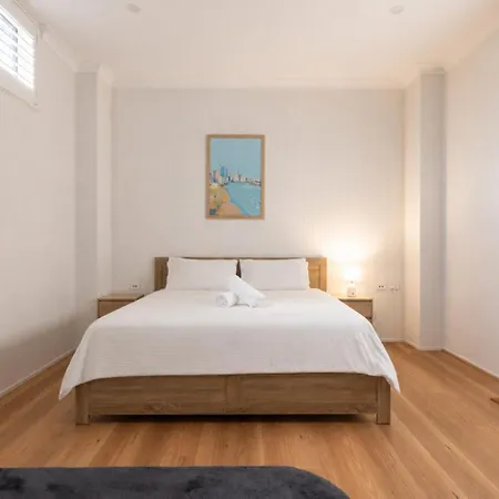 Bayside 4br Family Retreat | Walk To Manly Harbour
