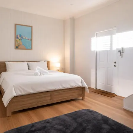 Bayside 4br Family Retreat | Walk To Manly Harbour