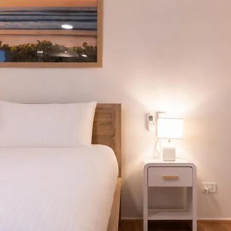 Bayside 4br Family Retreat | Walk To Manly Harbour