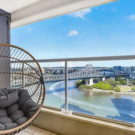 Wake To The River 3 Bedroom Riverside With Pool Gym And Parking Apartment