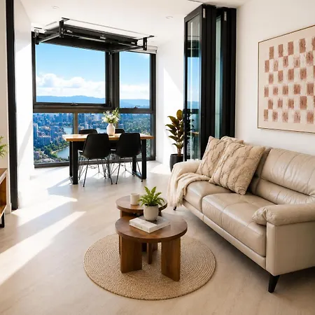 63 Floors Up & A Million-dollar View W/ Carpark - Apartment *
