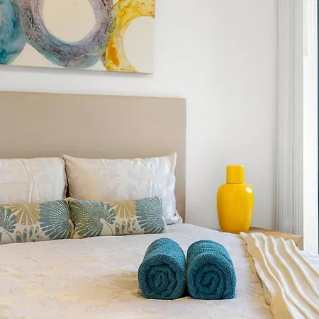 Spacious And Stylish 3br In West End Apartment