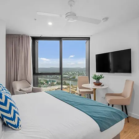 Apartment Stunning River & Mountain View W Pool & Gym *