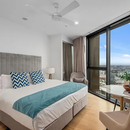 Stunning River & Mountain View W Pool & Gym Brisbane
