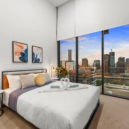 Perfect Penthouse! Views, Location, & Comfort! * Brisbane