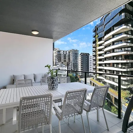 Riverstone Perch - Urban Comfort Near River Apartment