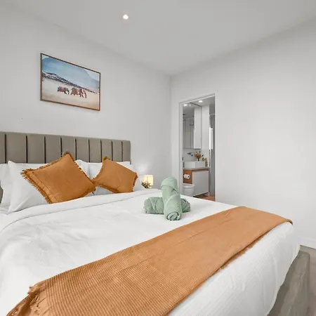 Lvl 22 - Sleep 8 - Pool Cinema & Parking Apartment Brisbane