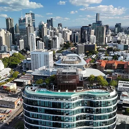 Apartment Lvl 22 - Sleep 8 - Pool Cinema & Parking Brisbane