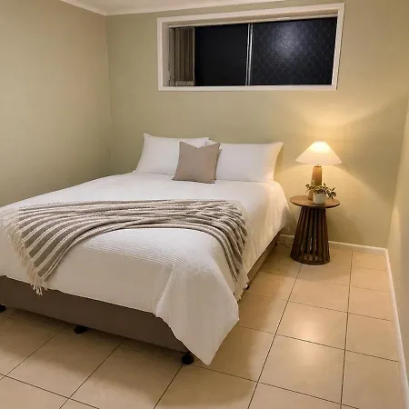Apartment Privat Ground Floor 3br In Location *