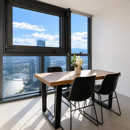 Apartment 63 Floors Up & A Million-dollar View W/ Carpark -