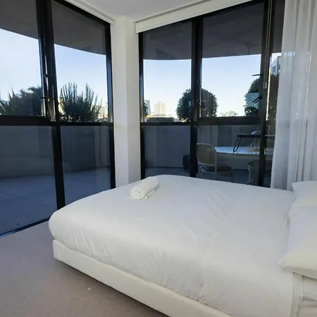 Modern 2bdr Milton Near Suncorp Stadium Apartment